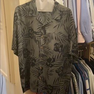 Tommy Bahama XL short sleeve shirt